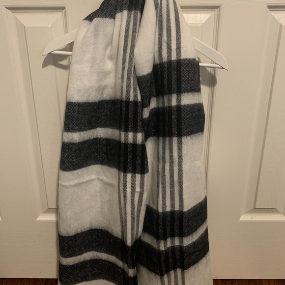 Zara Plaid Blanket Scarf - Picture 3 of 5